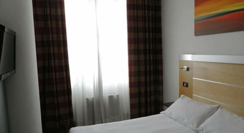 Sotel Nomentana Roma Zewnętrze zdjęcie